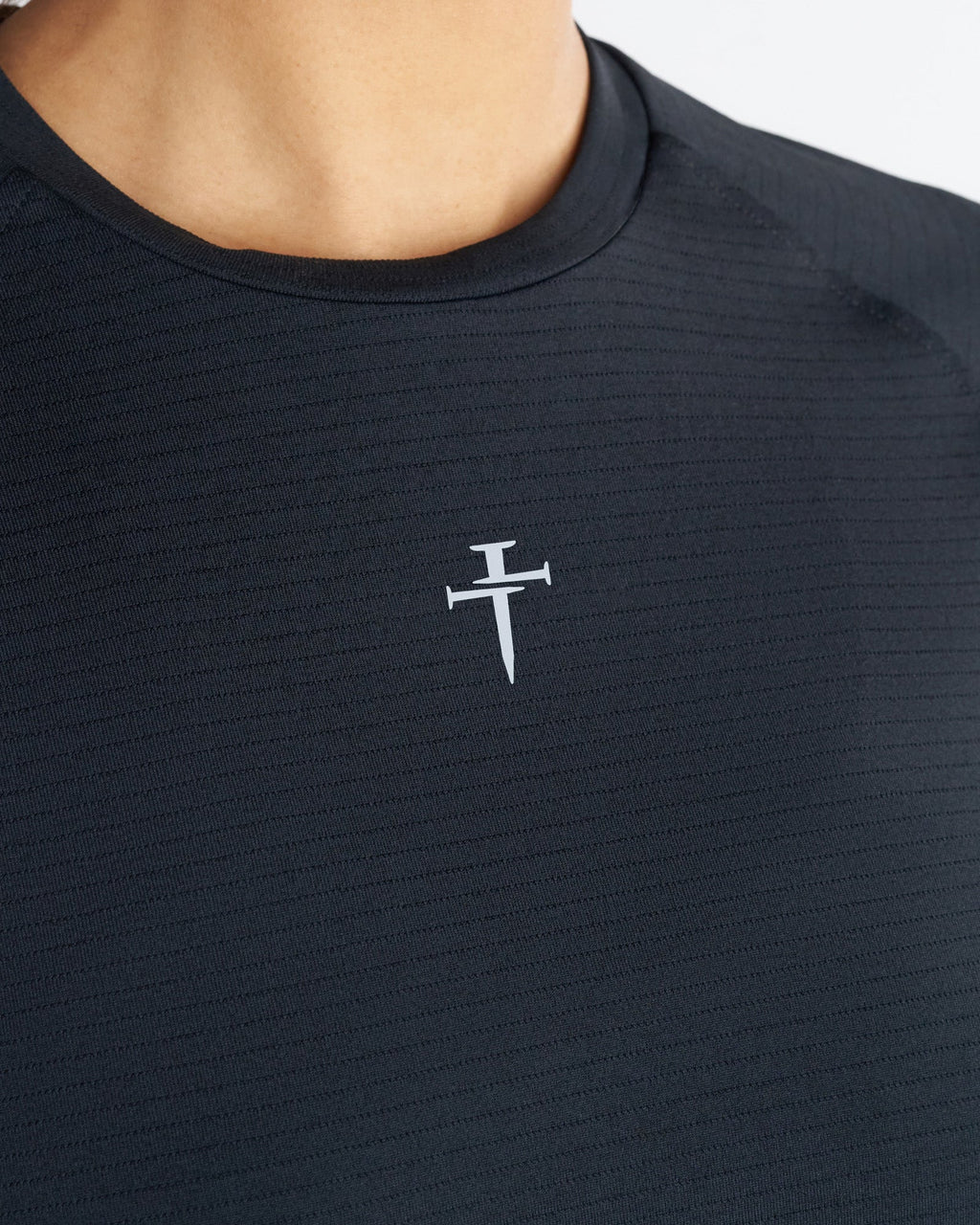 Women's Aion-Lite™ Relaxed Tee "Cross" - Black